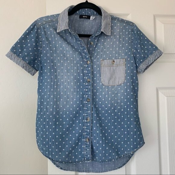 Urban Outfitters BDG Polka Dot Chambray Short Sleeve Button Down Top Extra Small - Picture 2 of 8